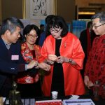 Professor Li accompanied the Chinese Consul General in Vancouver Tong Xiaoling and Deputy Consul General Wang Chengjun to inspect the work of Chinese medicine